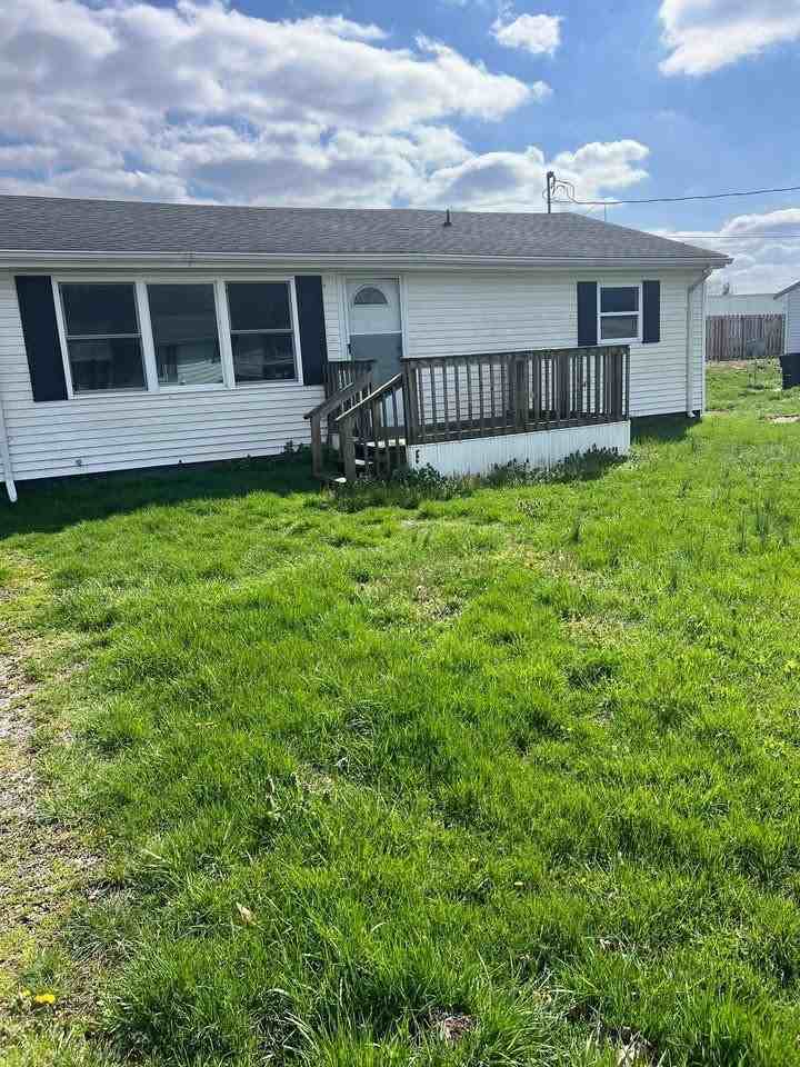 725 W Maple St - Photo 2 of 18