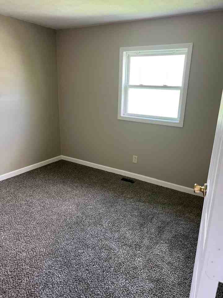 725 W Maple St - Photo 7 of 18
