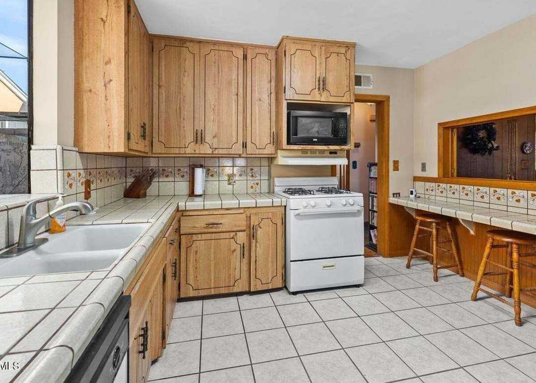 1331 E Marbury St - Photo 4 of 12