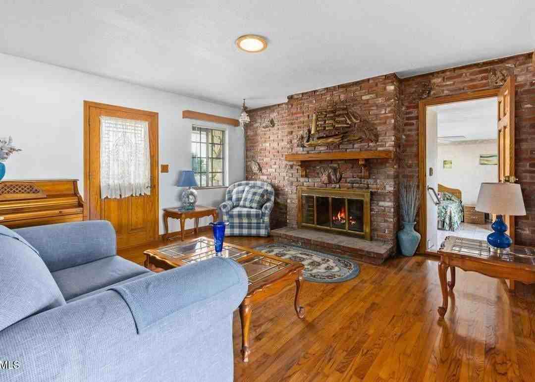 1331 E Marbury St - Photo 5 of 12
