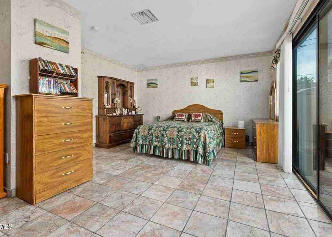 1331 E Marbury St - Photo 6 of 12