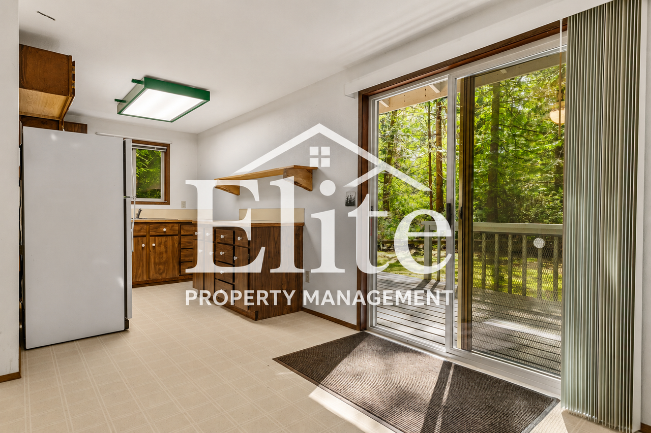 625 E Pointes Dr W #1 - Photo 4 of 13