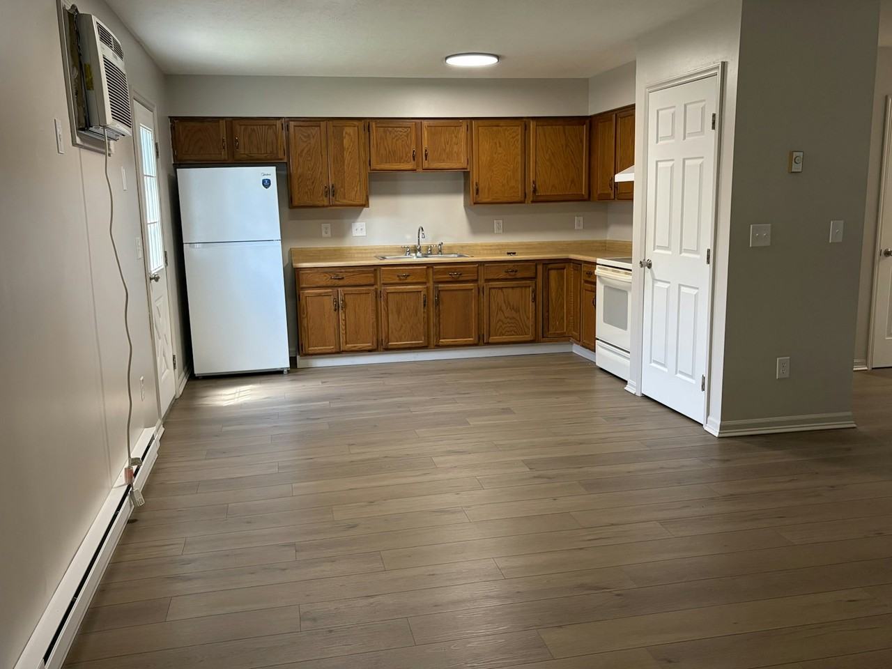 119-121 Michael Avenue, Unit 121 - Photo 5 of 16
