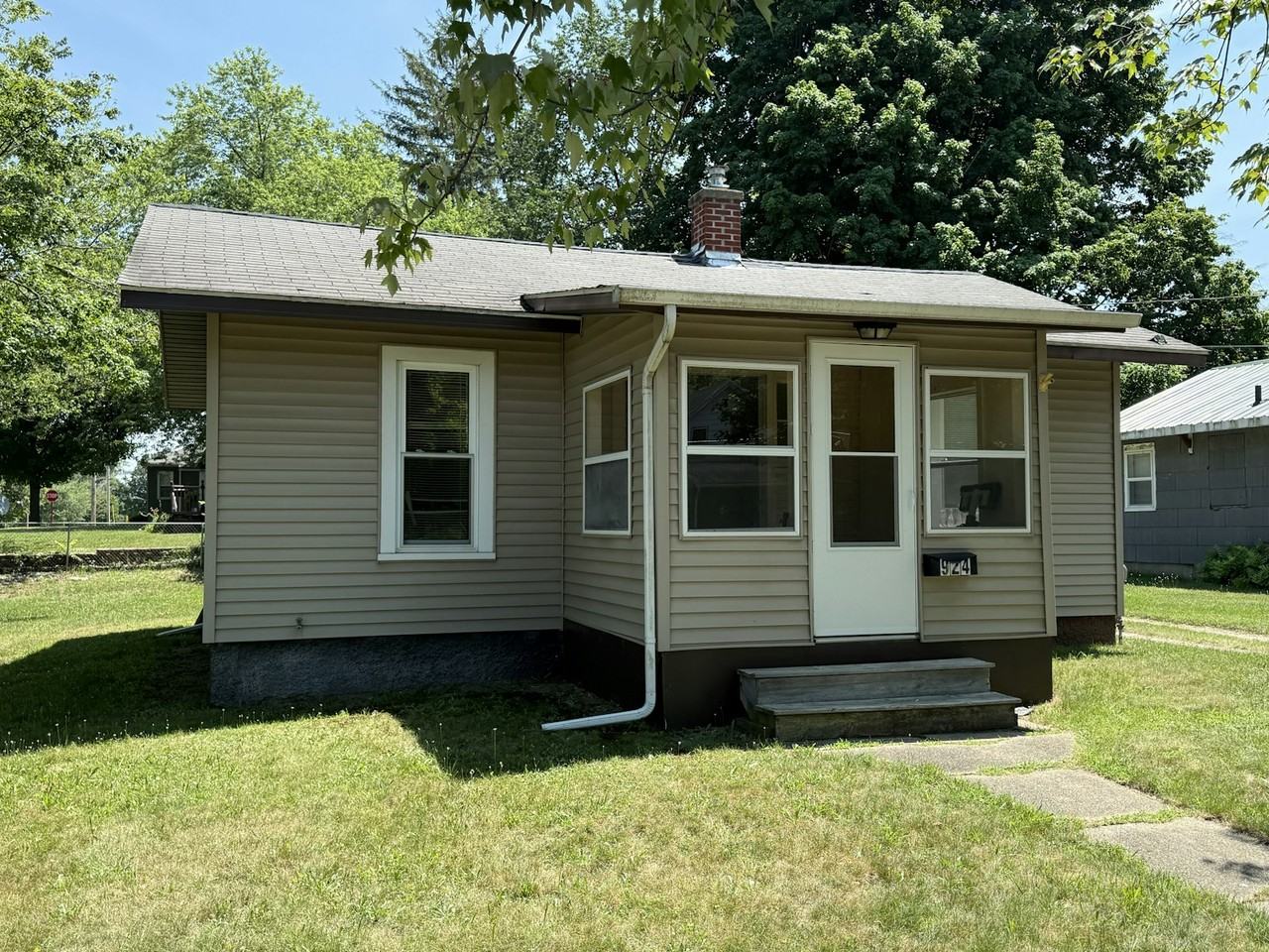 924 Hall Street - Photo 2 of 10
