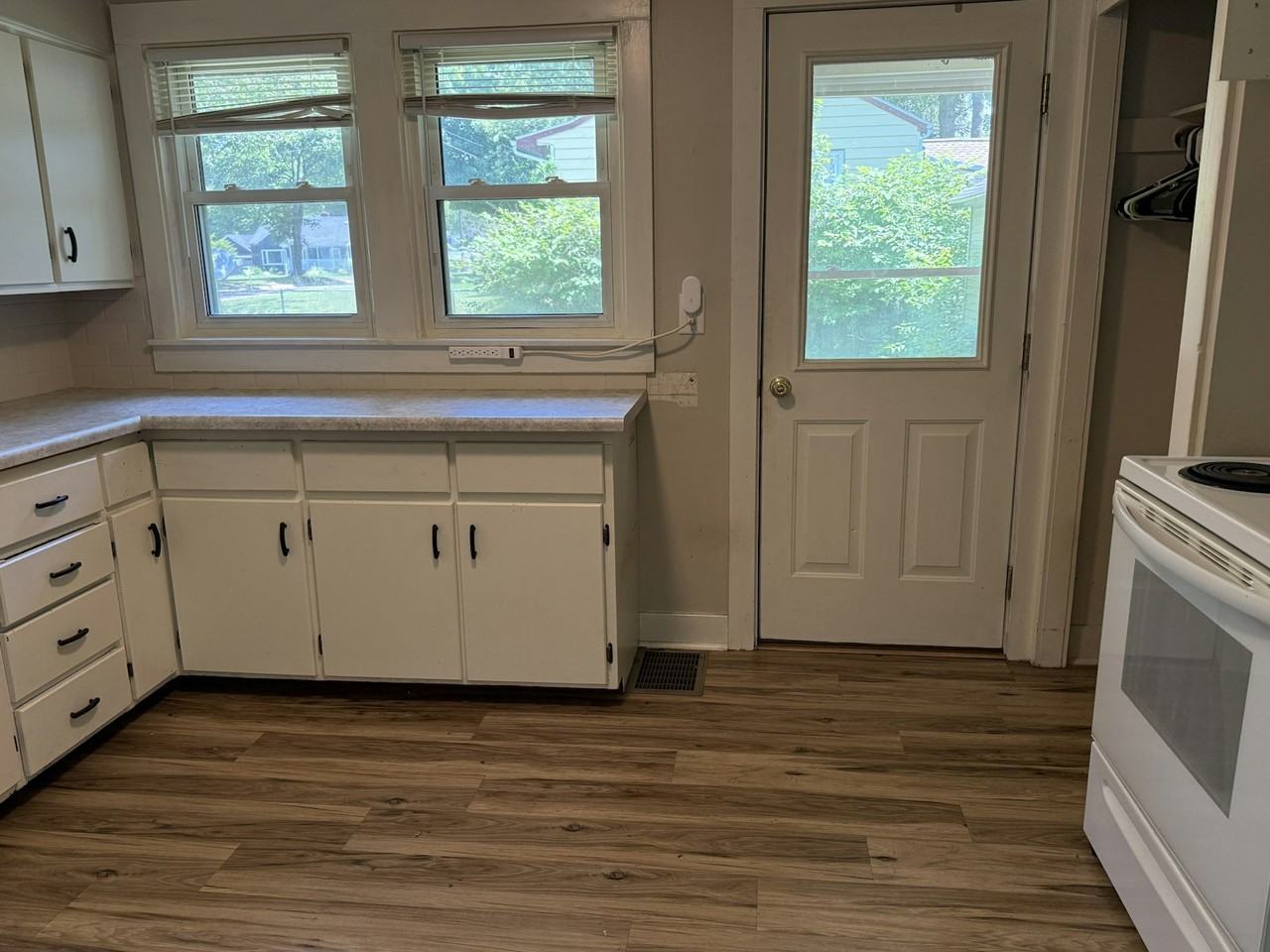 924 Hall Street - Photo 4 of 10