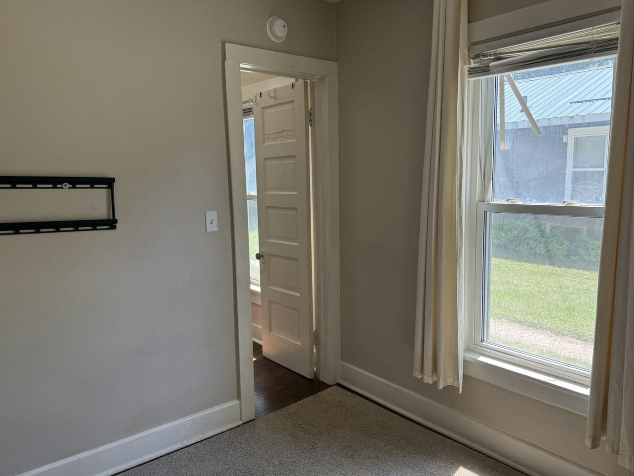 924 Hall Street - Photo 6 of 10