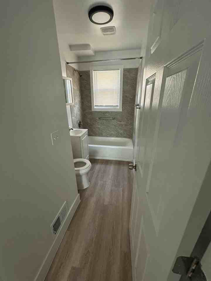 13723 Mapleridge St, Unit 1st Floor - Photo 4 of 12