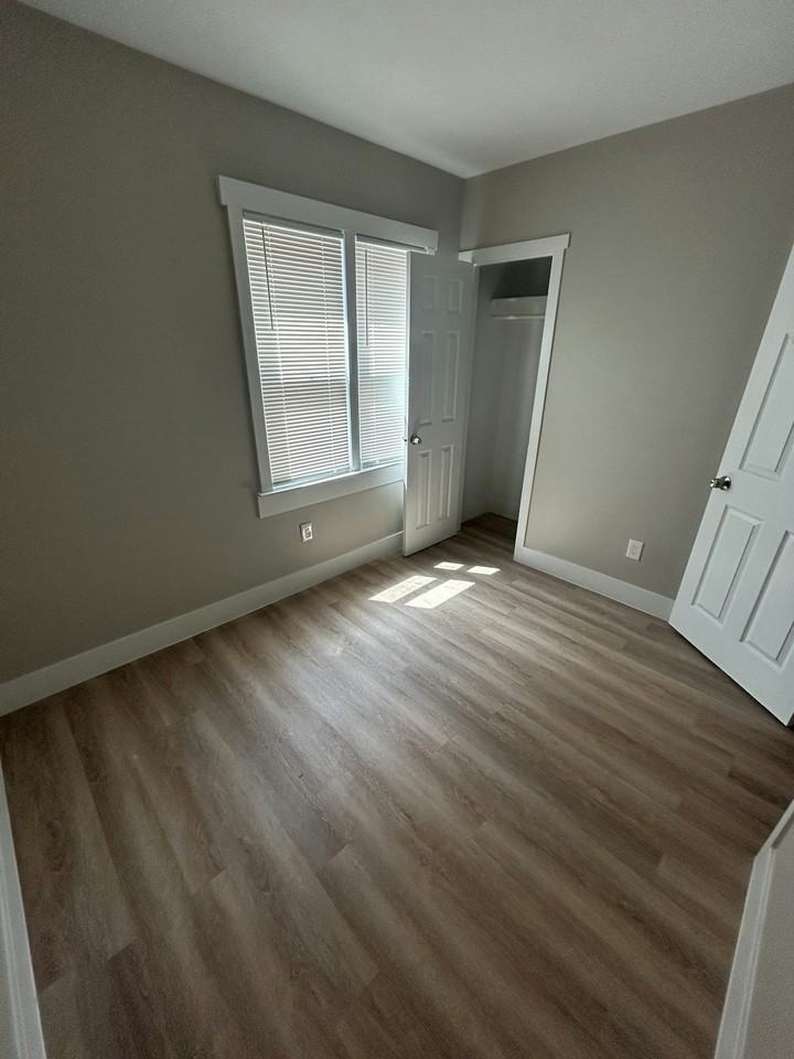 13723 Mapleridge St, Unit 1st Floor - Photo 5 of 12