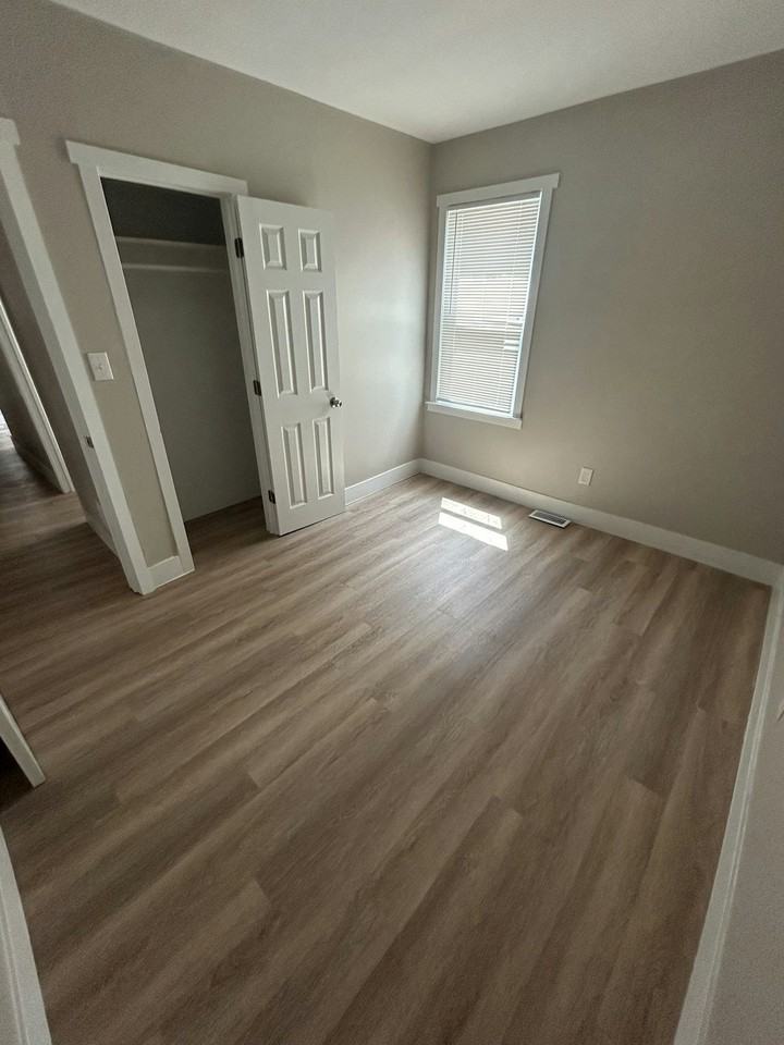 13723 Mapleridge St, Unit 1st Floor - Photo 6 of 12