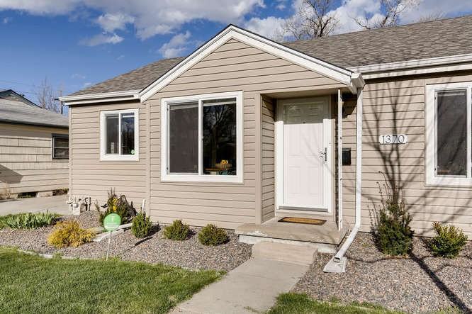 1370 Xanthia St - Photo 4 of 28