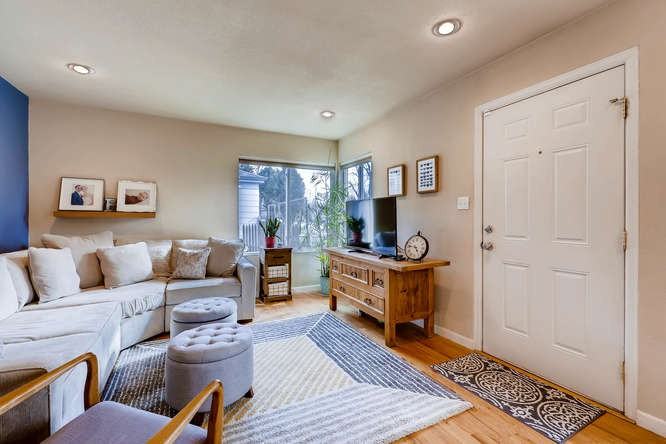1370 Xanthia St - Photo 6 of 28