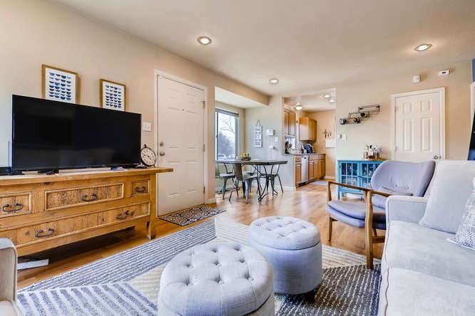 1370 Xanthia St - Photo 7 of 28