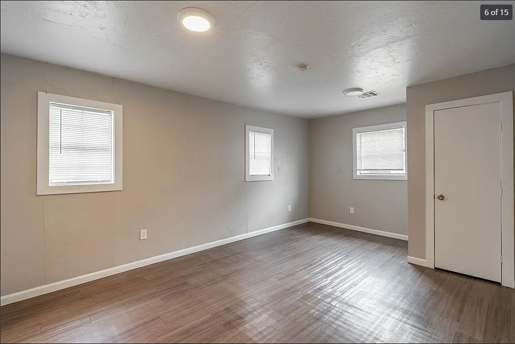 820 Southwest 31st Street - Photo 2 of 12