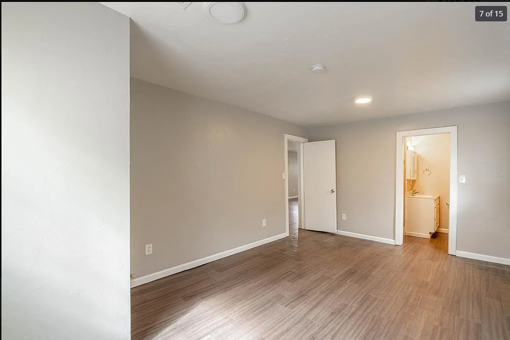 820 Southwest 31st Street - Photo 3 of 12