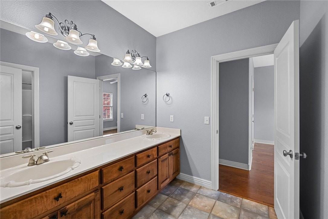 3907 Ne Cadbury Ave - Photo 7 of 16