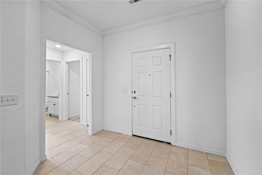 4304 W Newton Ave - Photo 4 of 27
