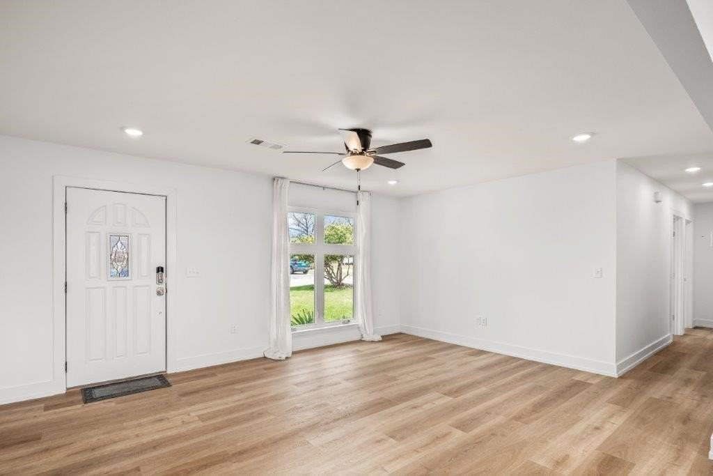 906 Se G St - Photo 6 of 24
