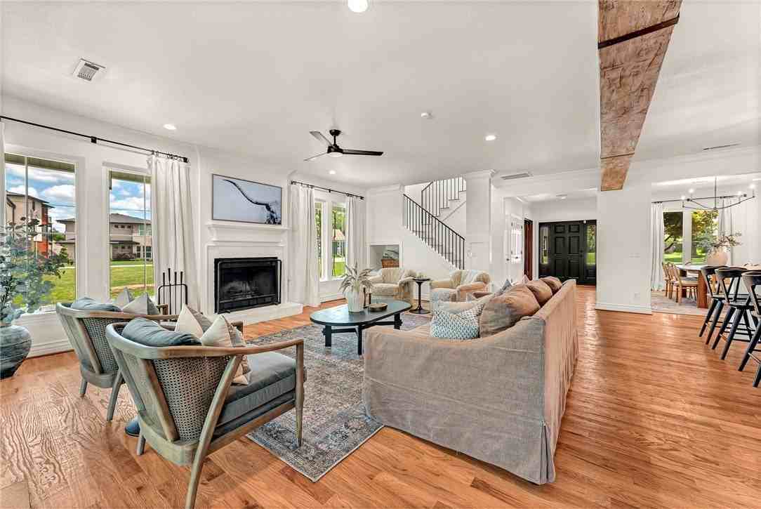 103 Ne 7th St - Photo 6 of 38
