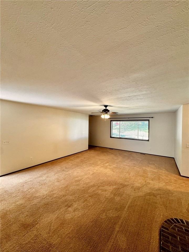 9108 Bluff Dr - Photo 3 of 26