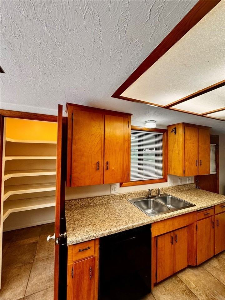 9108 Bluff Dr - Photo 5 of 26