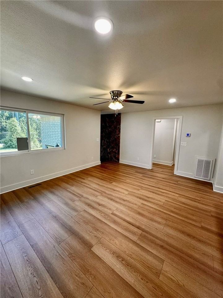 14911 Dutchmans Dr - Photo 3 of 28