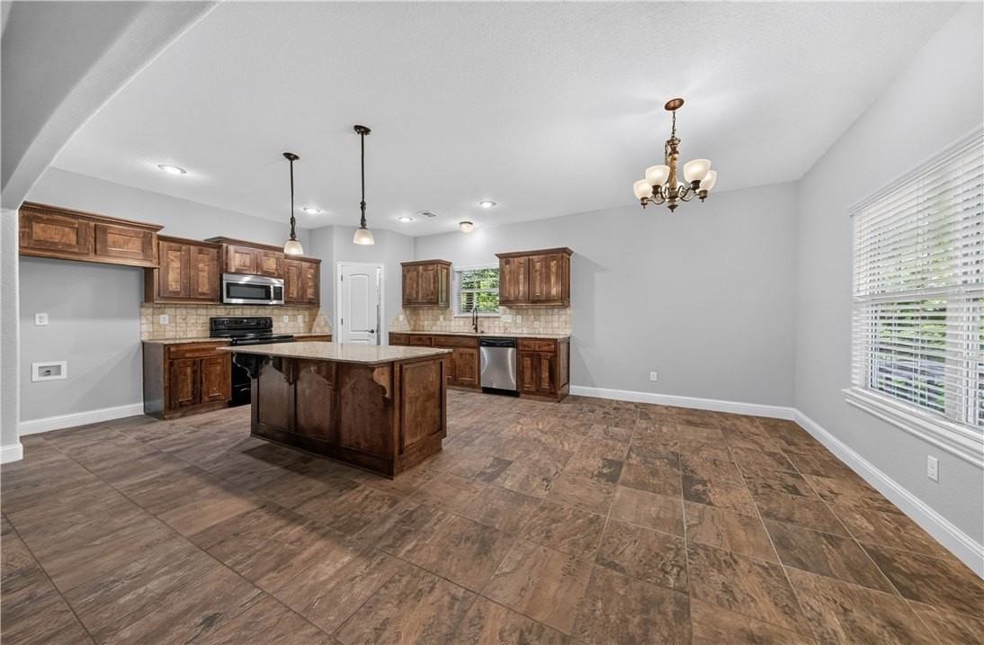 9 Monmouth Dr - Photo 2 of 28