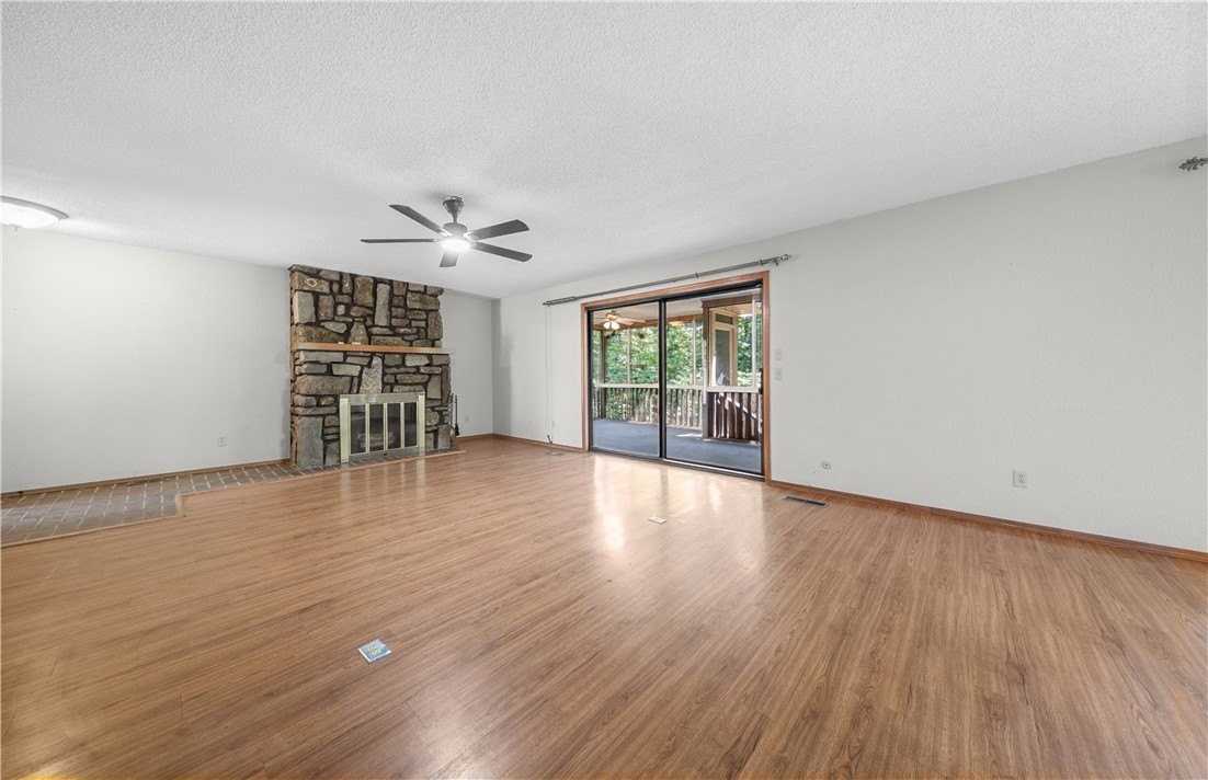 3 Joanie Ln - Photo 2 of 26