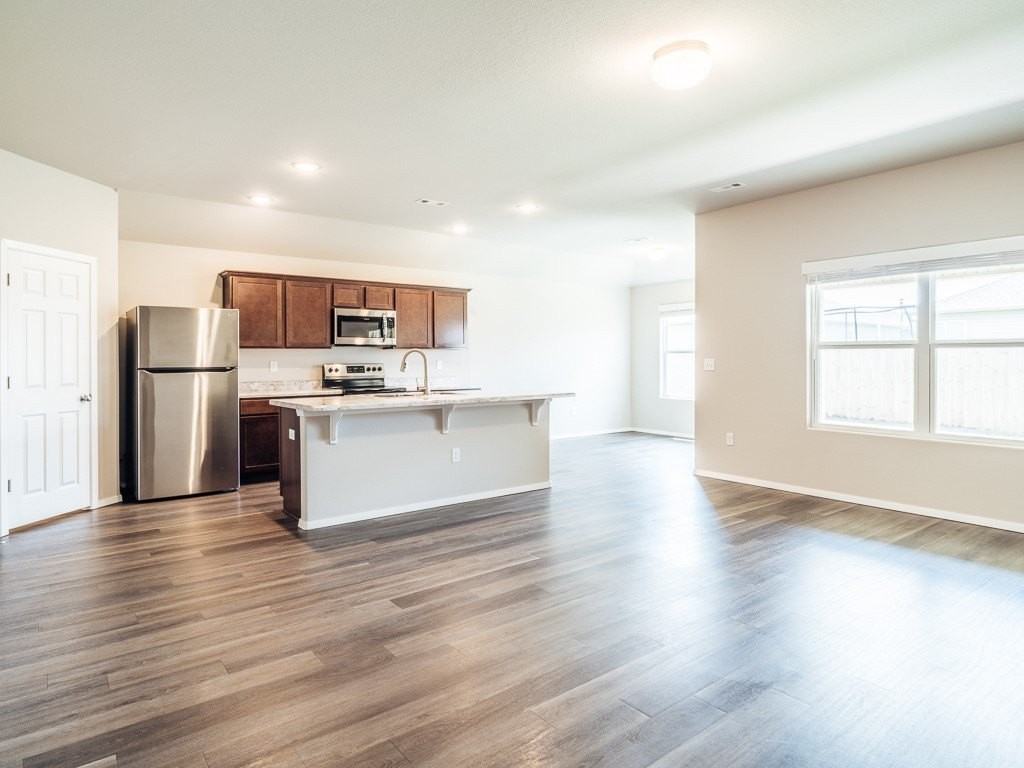 1731 King Rd - Photo 3 of 32