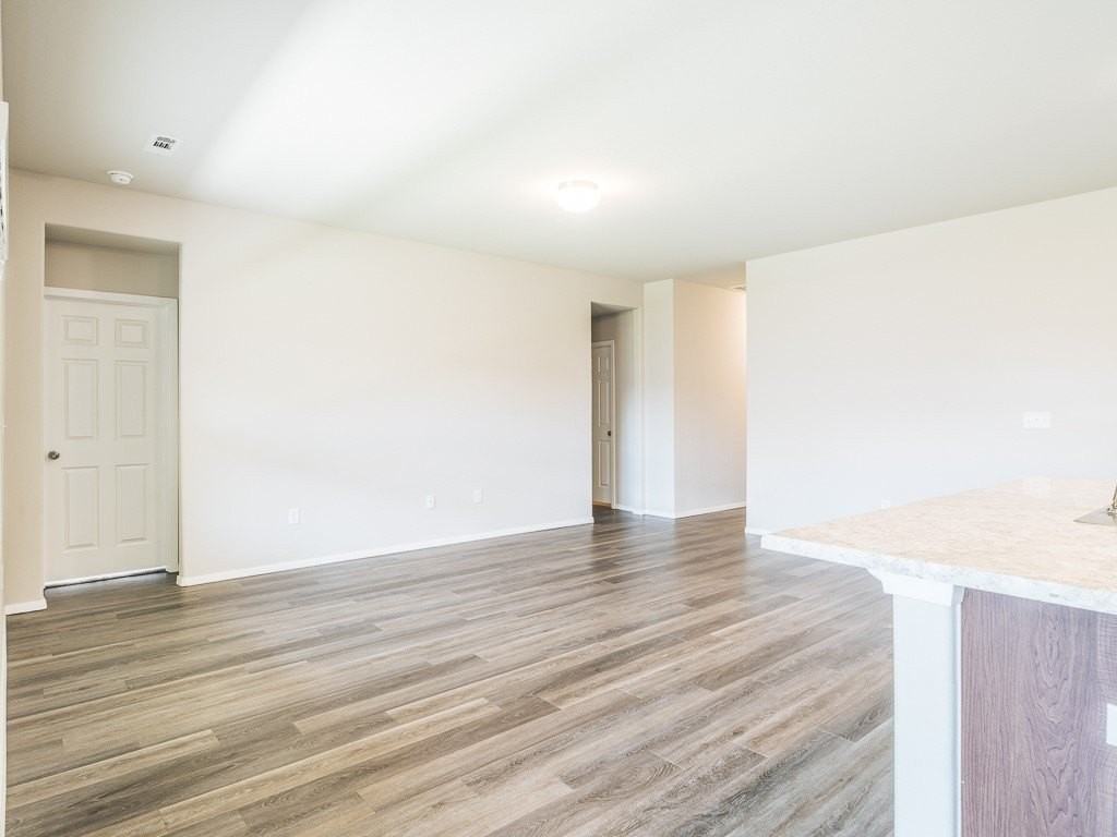 1731 King Rd - Photo 4 of 32