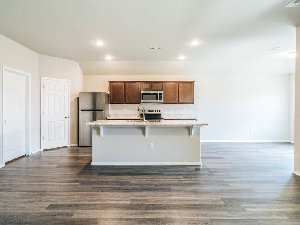 1731 King Rd - Photo 5 of 32