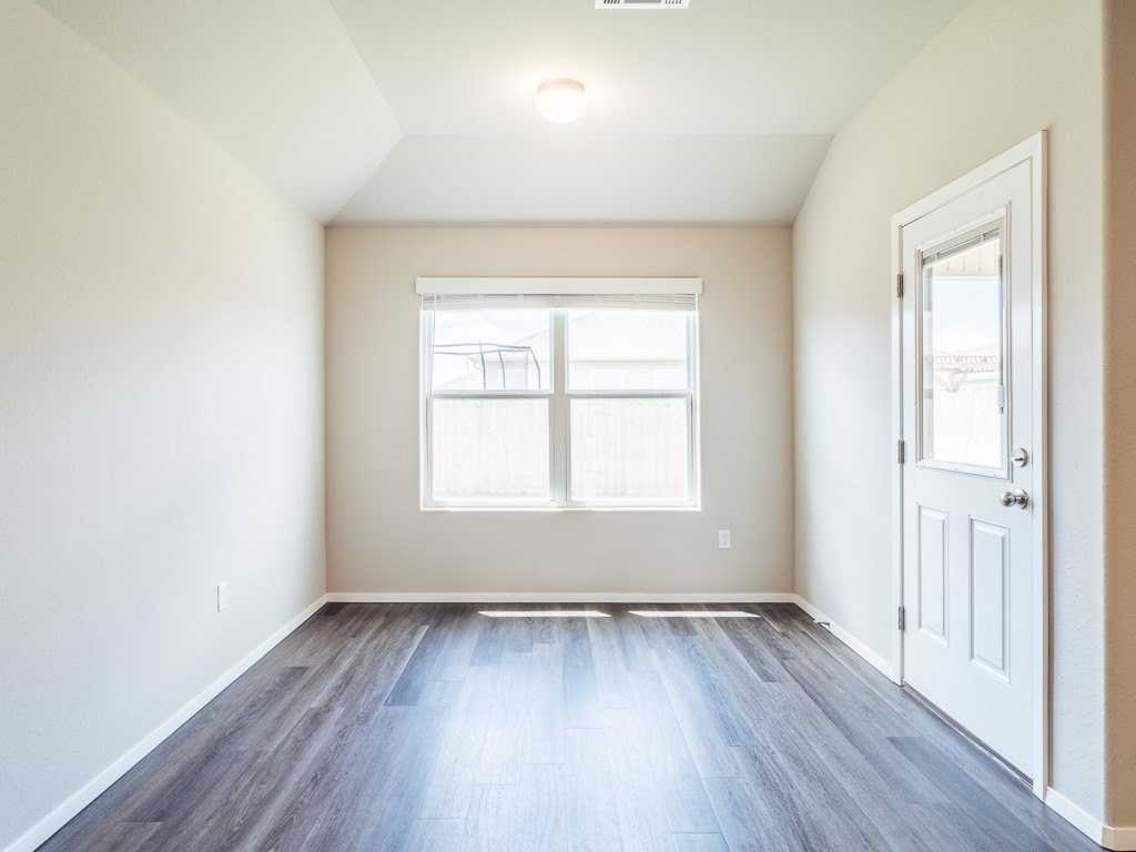 1731 King Rd - Photo 7 of 32