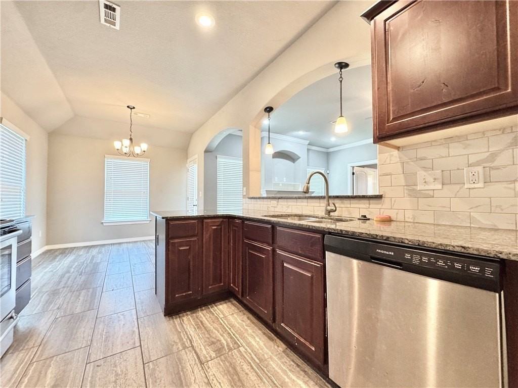 4687 W Croft Dr - Photo 4 of 17