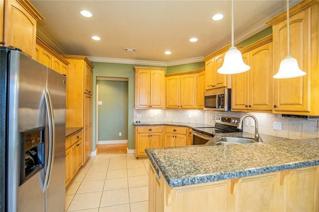 2308 Sw Chinquapin Ave - Photo 2 of 28