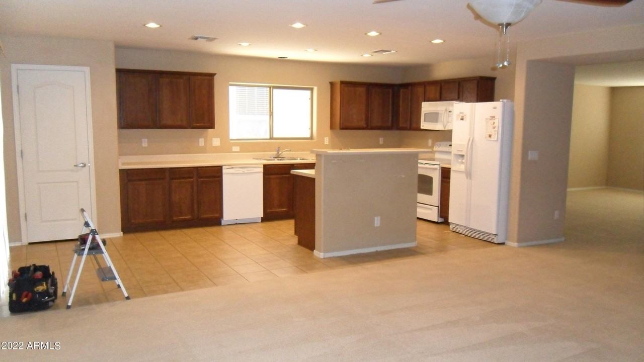 18418 W Westfall Way - Photo 6 of 18