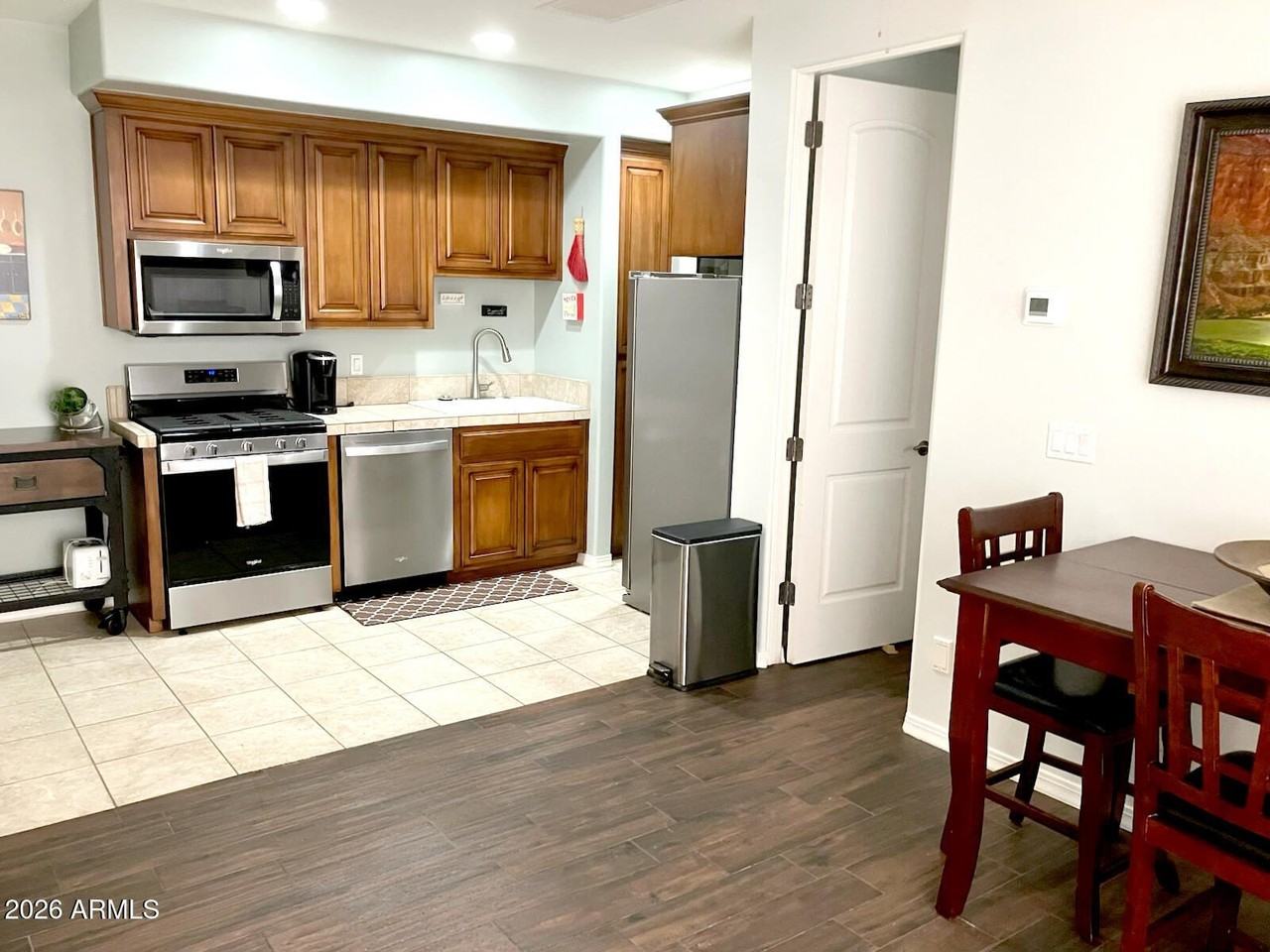 6601 E Paradise Dr - Photo 3 of 8
