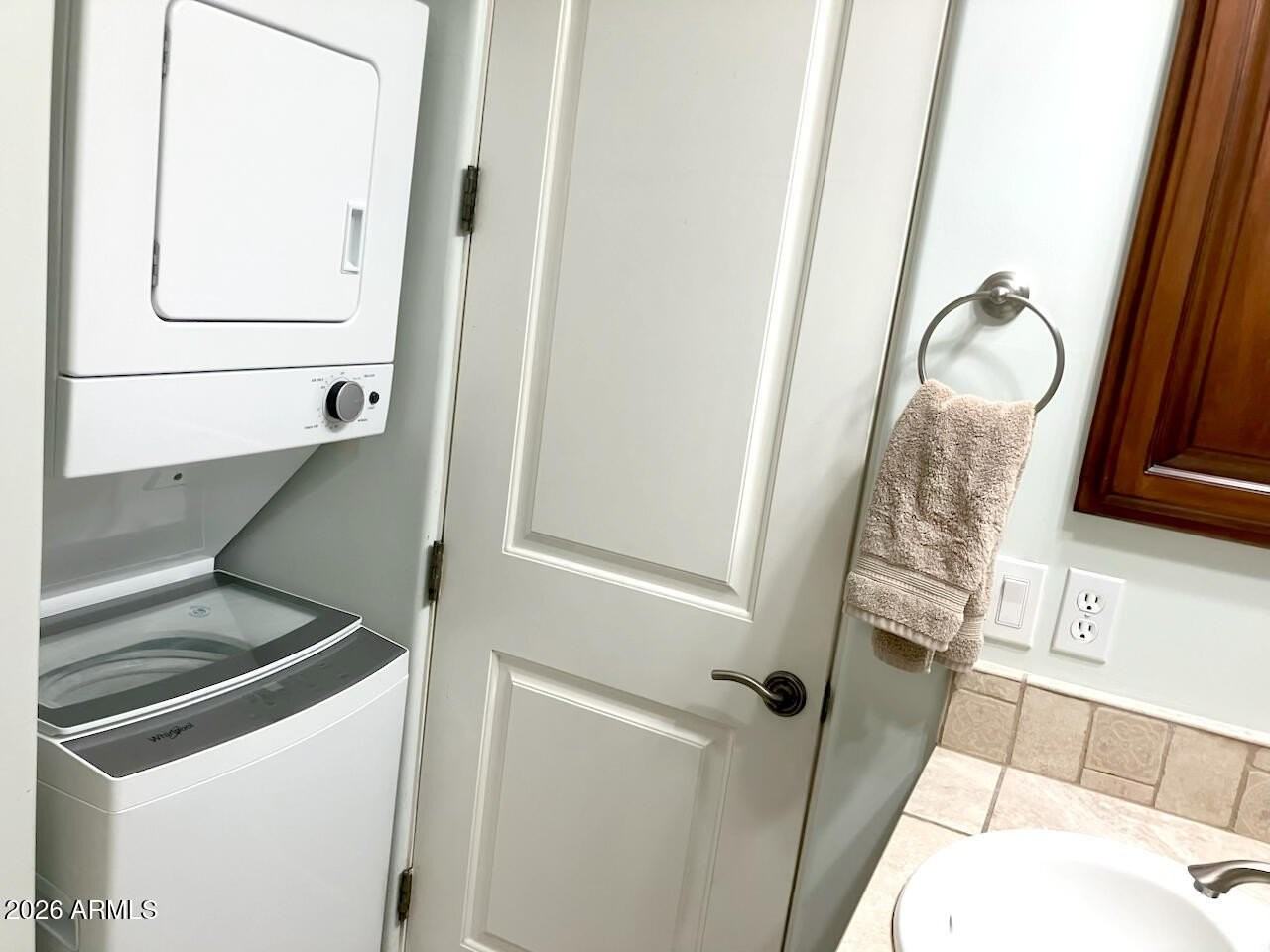6601 E Paradise Dr - Photo 6 of 8