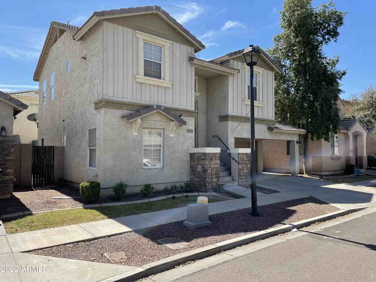 5217 W Fulton St - Photo 2 of 36