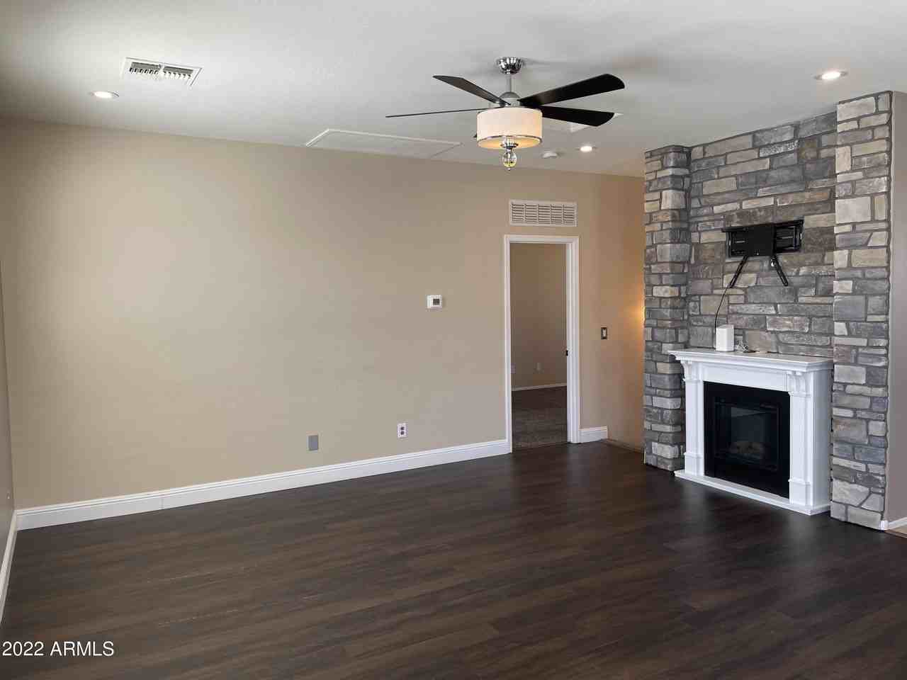 5217 W Fulton St - Photo 6 of 36