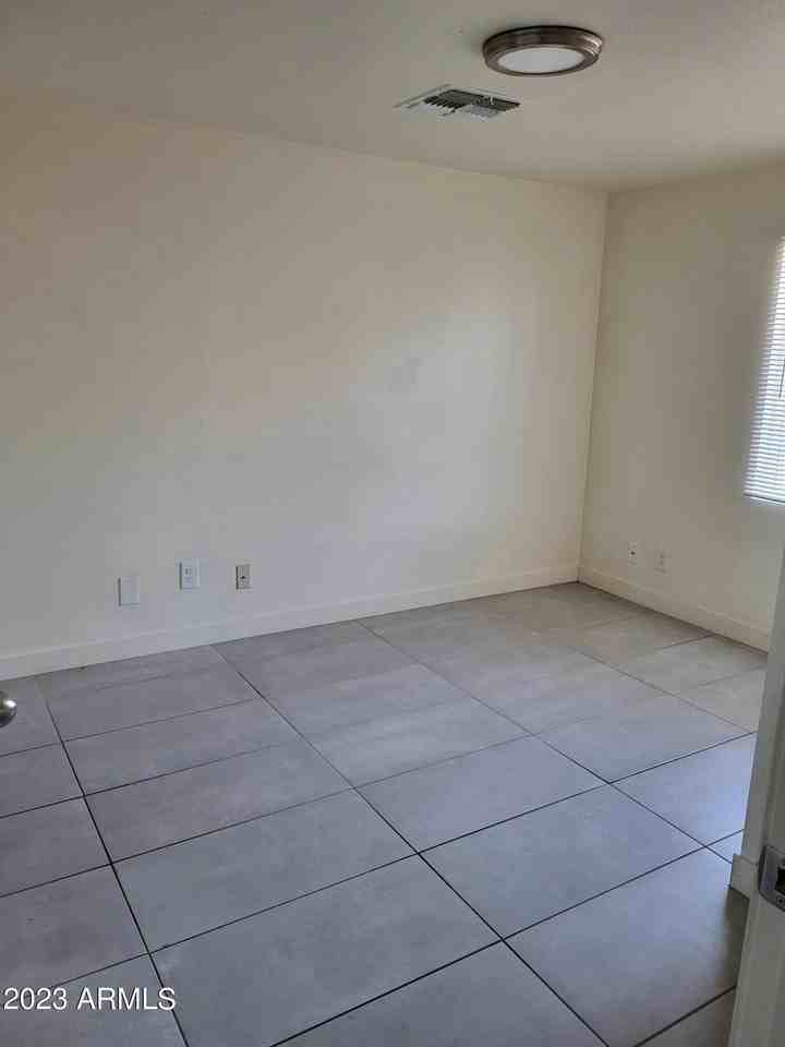 1631 E Yale St #7 - Photo 6 of 7