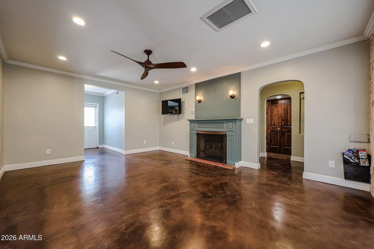 1317 W Holly St - Photo 3 of 42