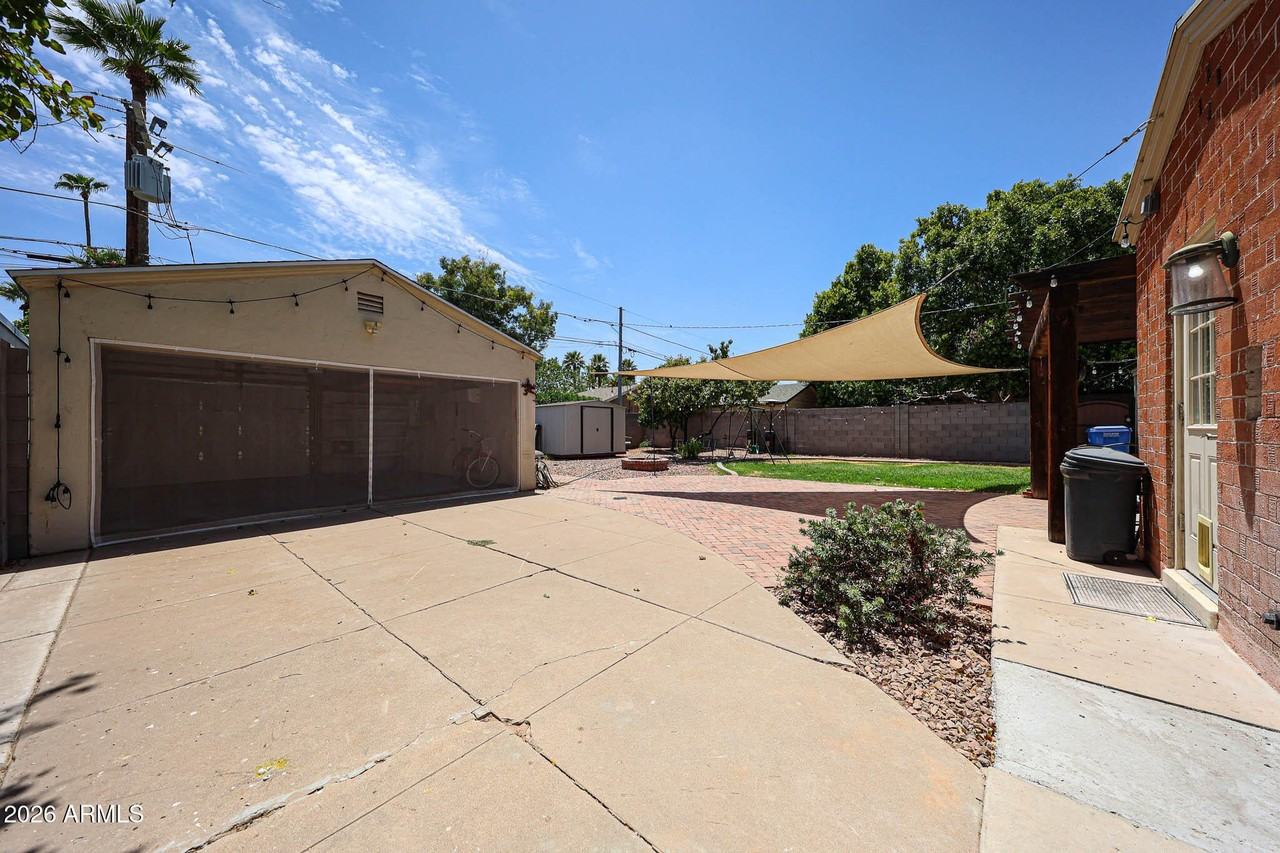 1317 W Holly St - Photo 4 of 42