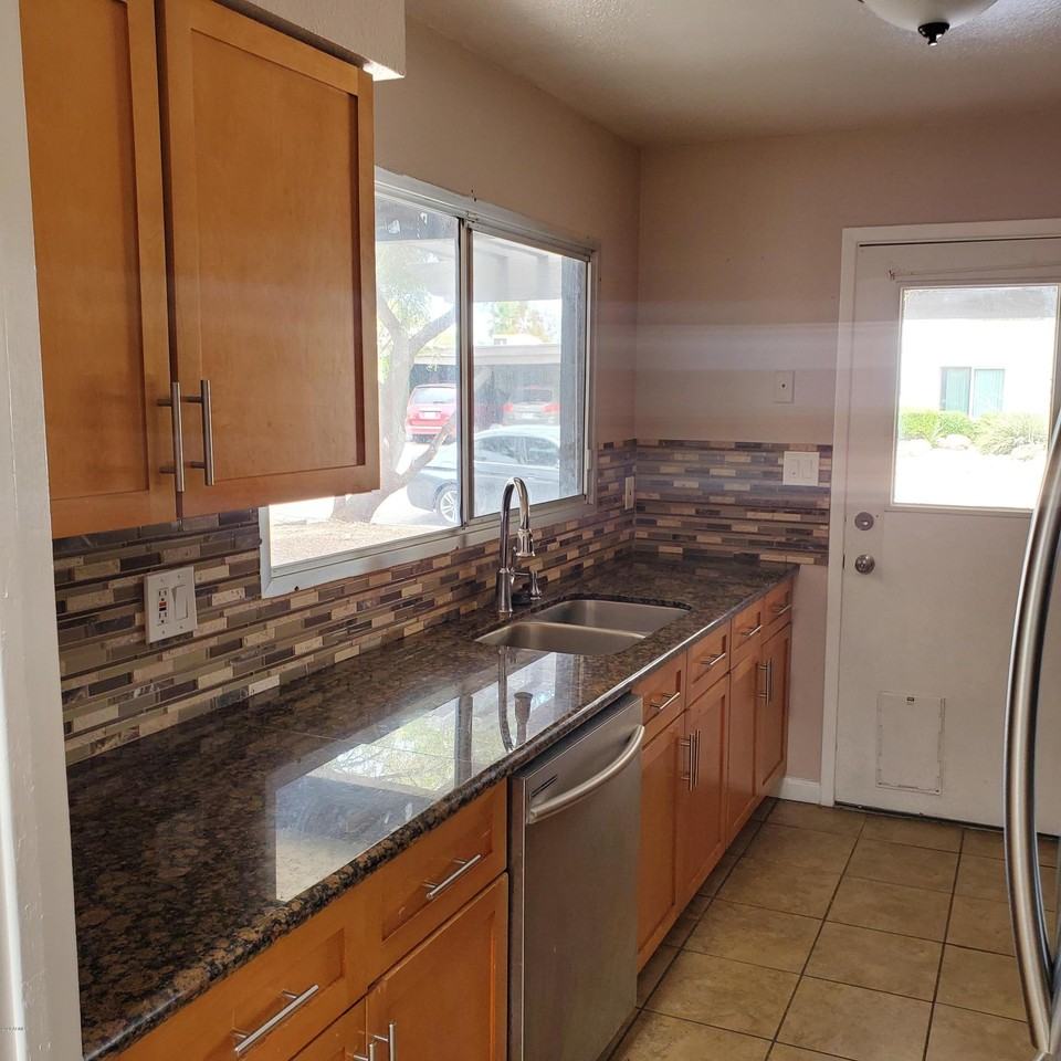 1719 E Gaylon Dr - Photo 5 of 15