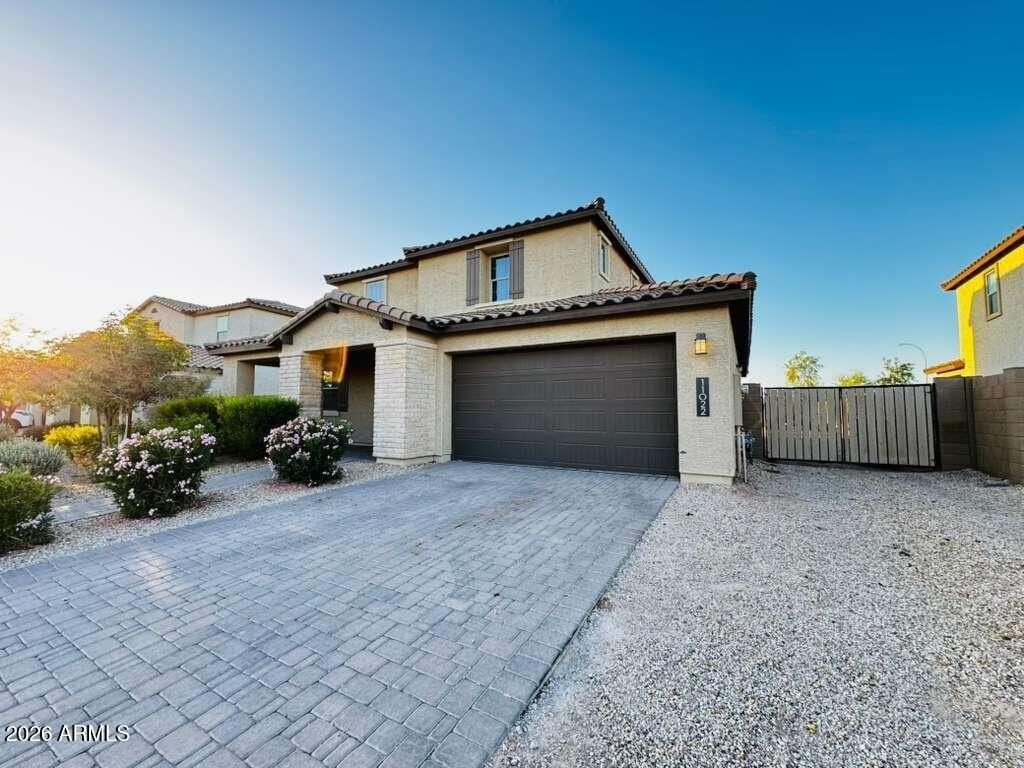 11022 W Chipman Rd - Photo 2 of 14