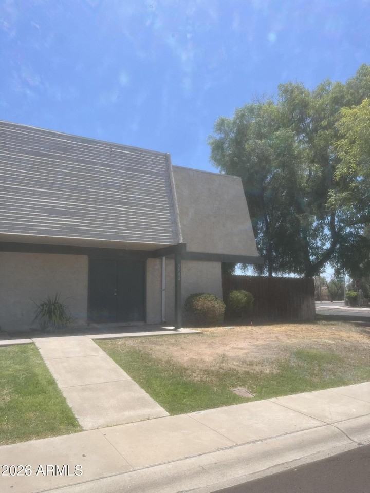5902 W Townley Ave - Photo 3 of 37