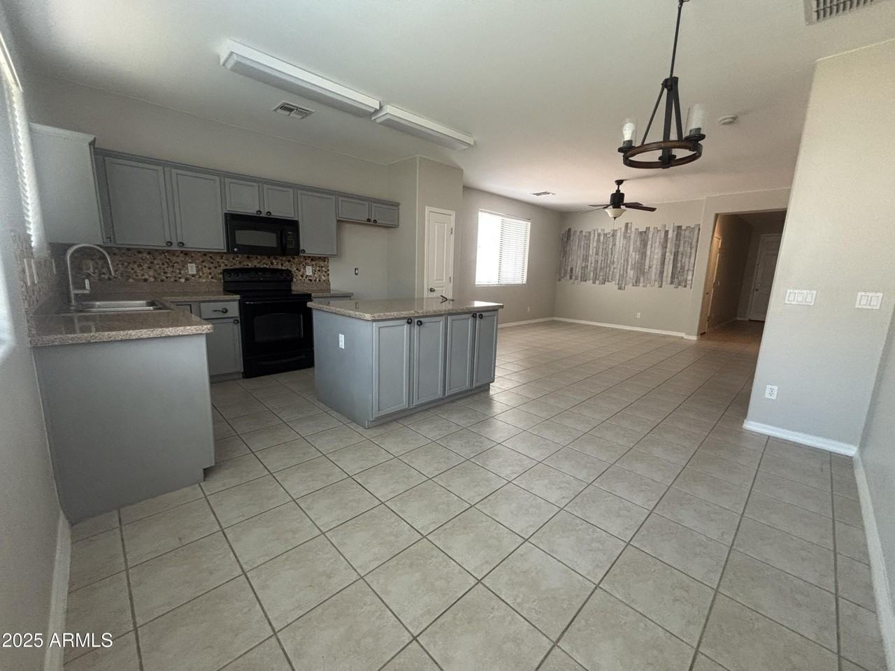 3942 E Claxton Ave - Photo 5 of 28