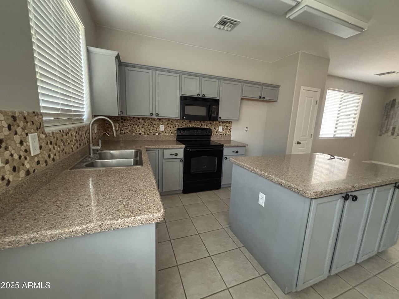3942 E Claxton Ave - Photo 6 of 28