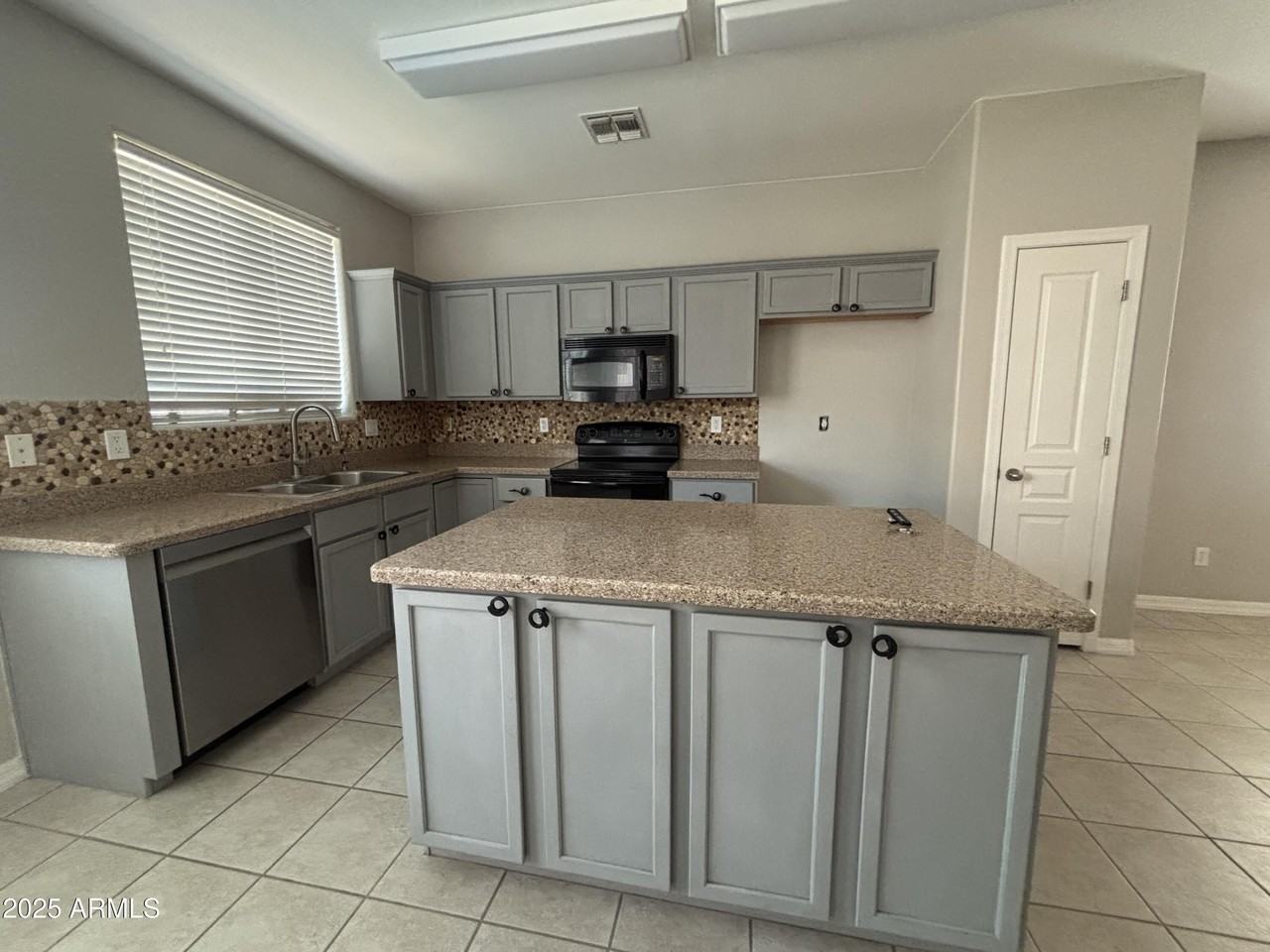 3942 E Claxton Ave - Photo 7 of 28