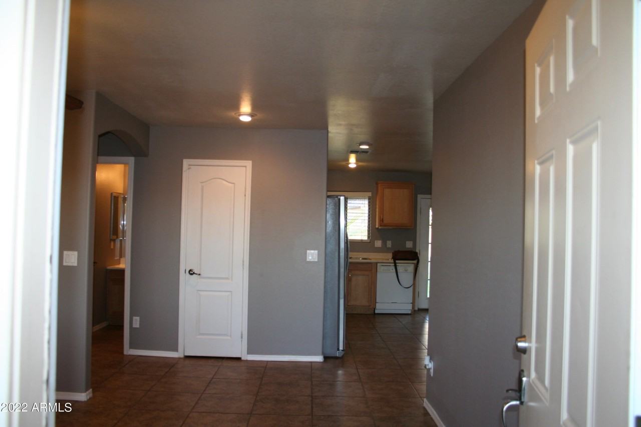11207 W HOPI Street - Photo 4 of 50