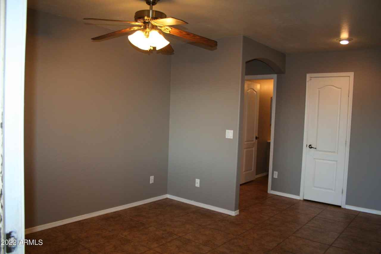 11207 W HOPI Street - Photo 5 of 50