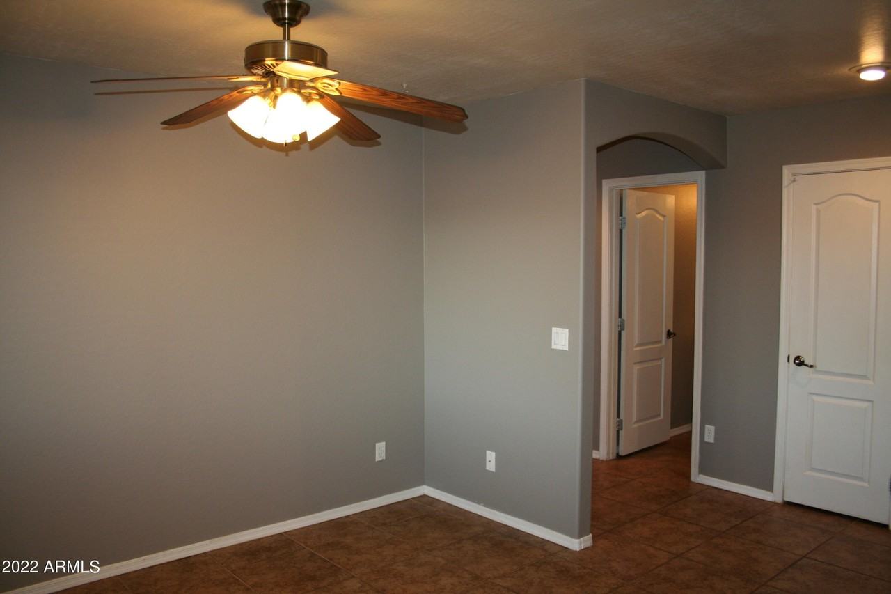 11207 W HOPI Street - Photo 6 of 50